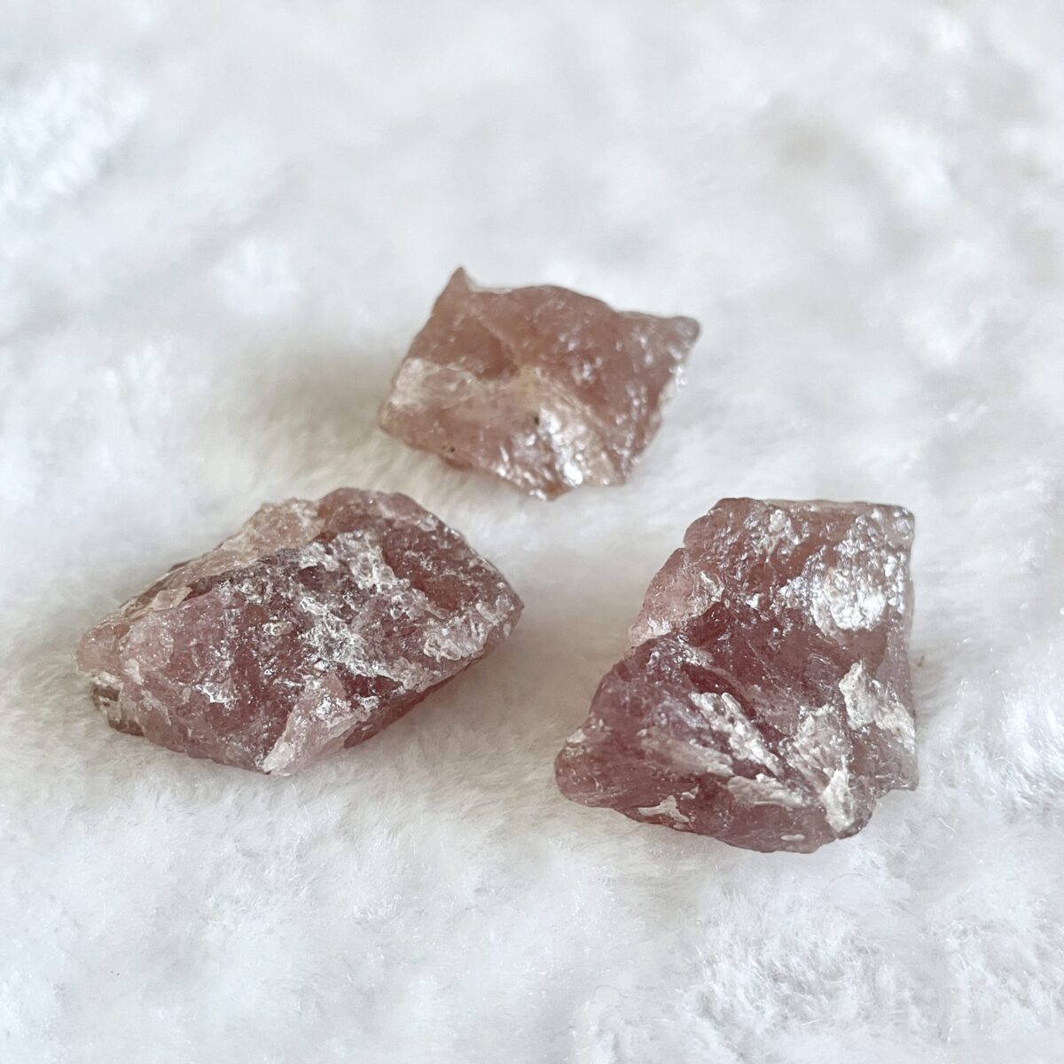 草莓晶原石一個